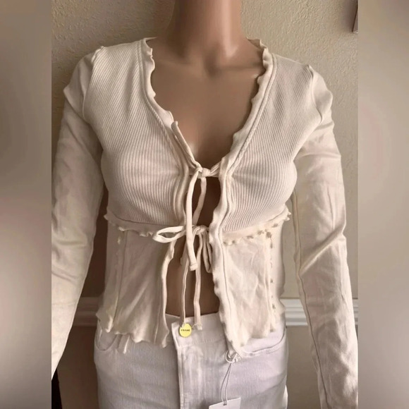 URBAN OUTFITTERS TOP SIZE SMALL NWOT CREAM TO OFF WHITE LONG SLEEVE - Picture 2 of 6